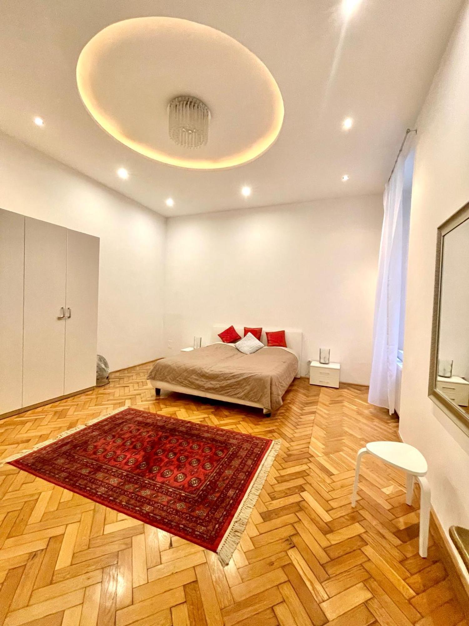 Amazing Swedish 3 Rooms Apartment In The City Center Budapest Exterior photo