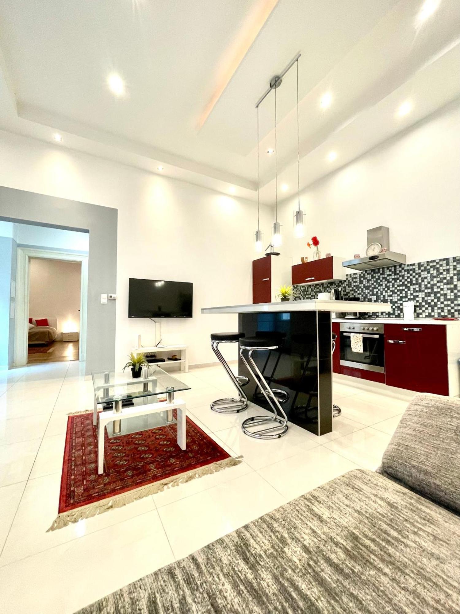 Amazing Swedish 3 Rooms Apartment In The City Center Budapest Exterior photo