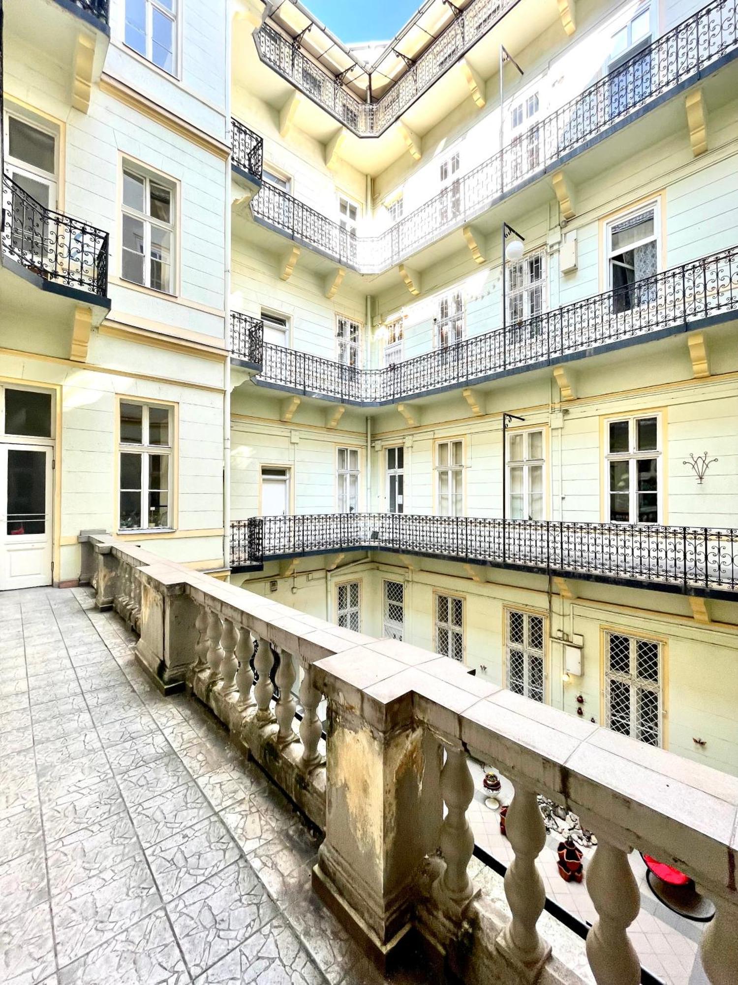 Amazing Swedish 3 Rooms Apartment In The City Center Budapest Exterior photo
