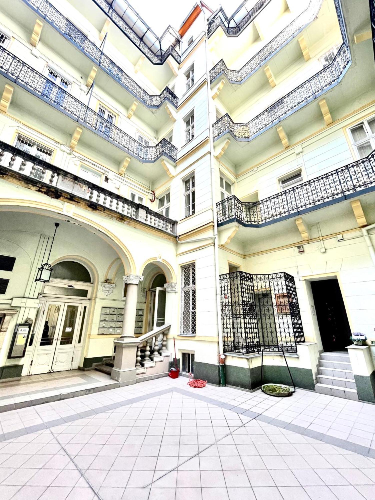 Amazing Swedish 3 Rooms Apartment In The City Center Budapest Exterior photo